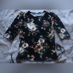 Persaya black 3/4 sleeve top with flowers